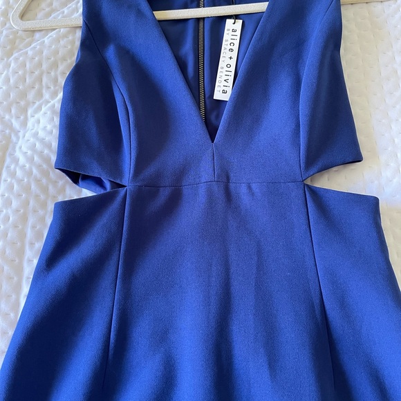 NWT Alice + Olivia sheath cutout knee length cocktail dress size 4 - Picture 2 of 4